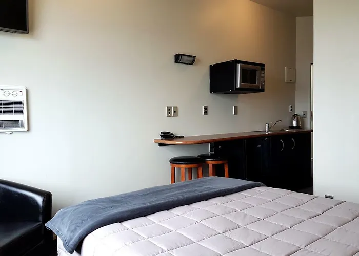 Airport Motel